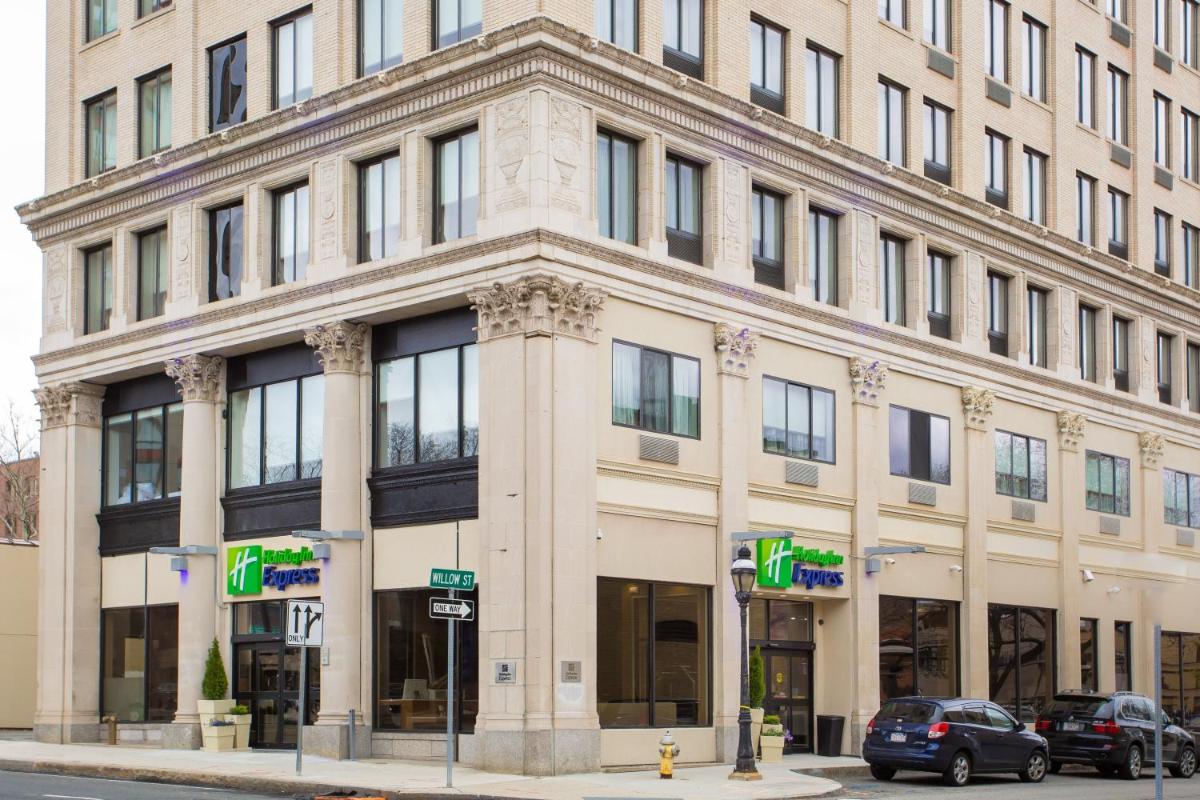 Holiday Inn Express - Springfield Downtown, an IHG Hotel - Housity