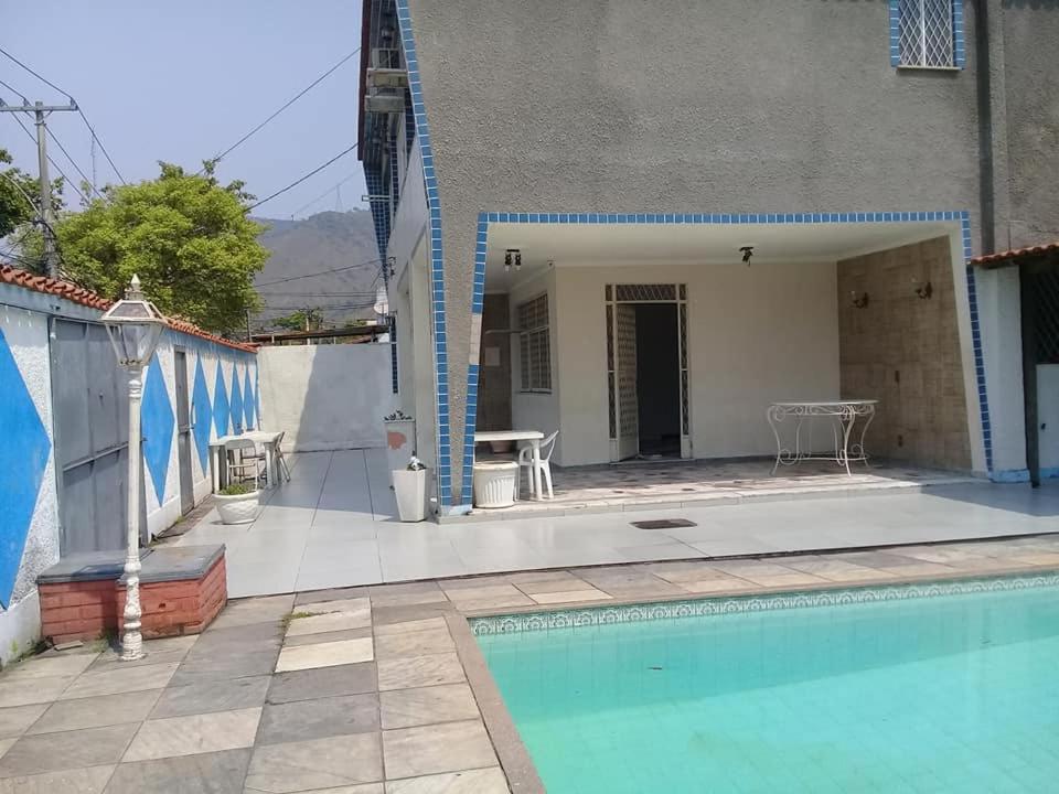 Casarão com piscina e churrasqueira - Housity