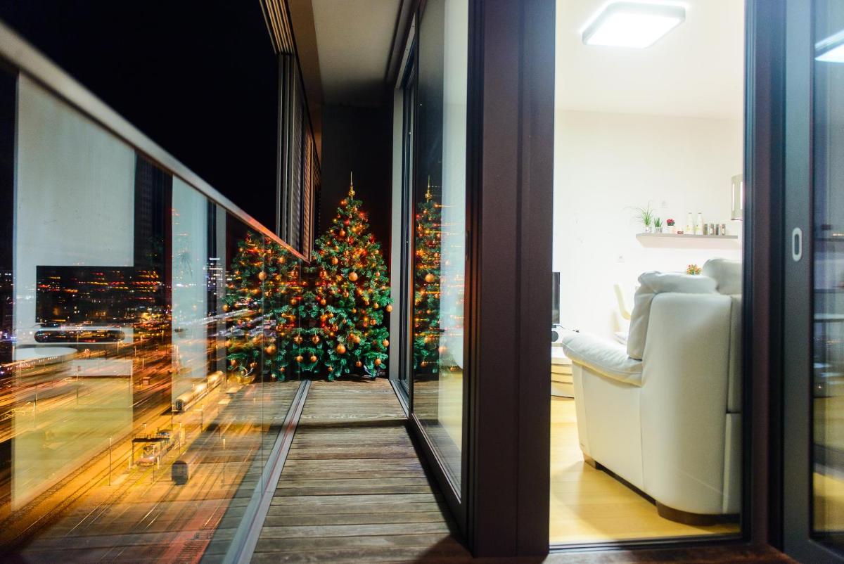 Slovenia Crib - Housity