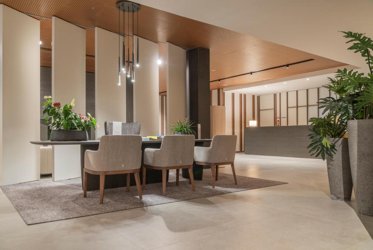 Uma área de estar em Hotel Verde Mar & SPA