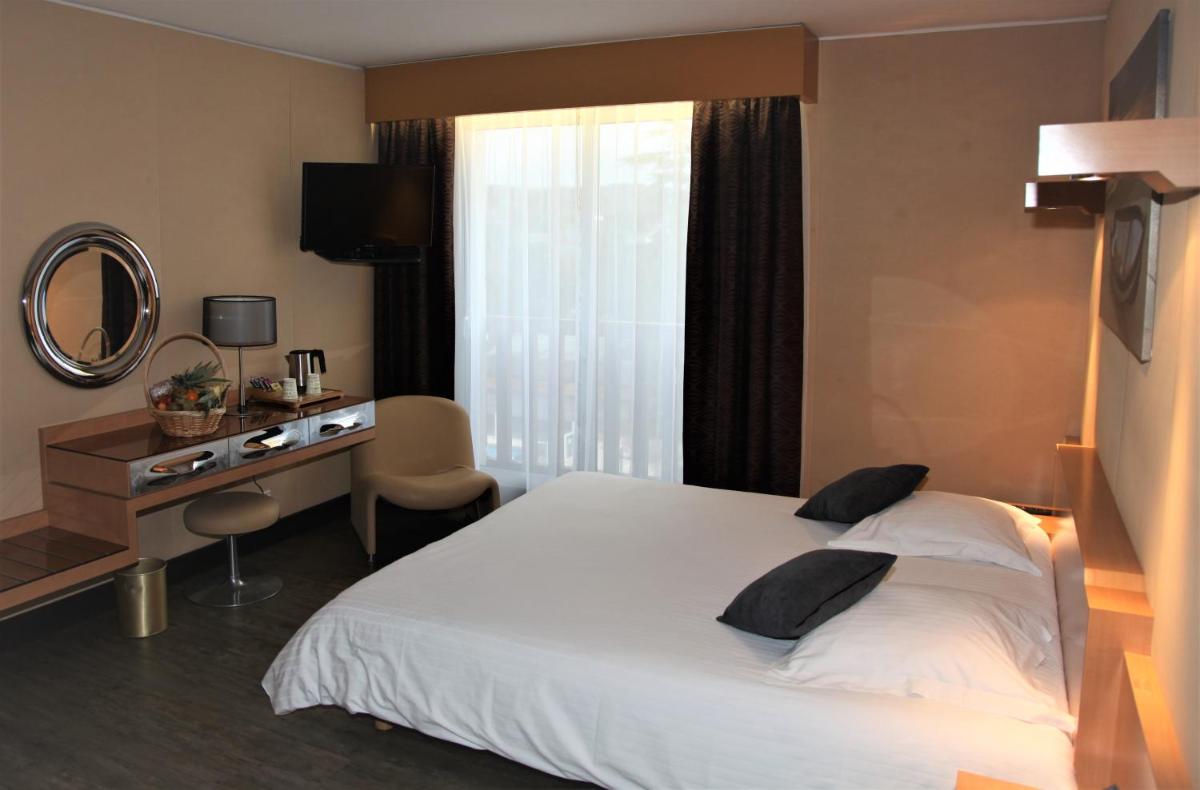 Un ou plusieurs lits dans un hébergement de l'établissement Amirauté Hôtel Golf Deauville