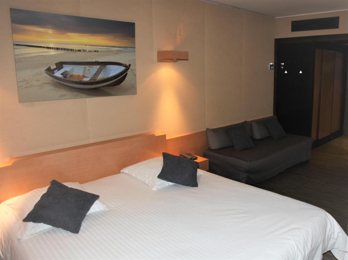 Un ou plusieurs lits dans un hébergement de l'établissement Amirauté Hôtel Golf Deauville