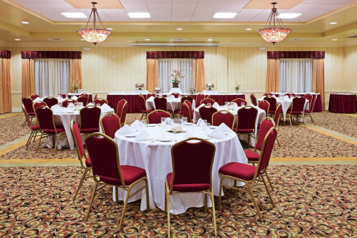 Holiday Inn & Suites Clearwater Beach, an IHG Hotel - Housity