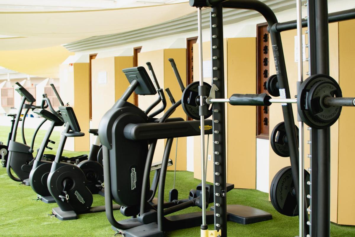 Gimnasio o instalaciones de fitness de HL Suitehotel Playa del Inglés - Adults Only