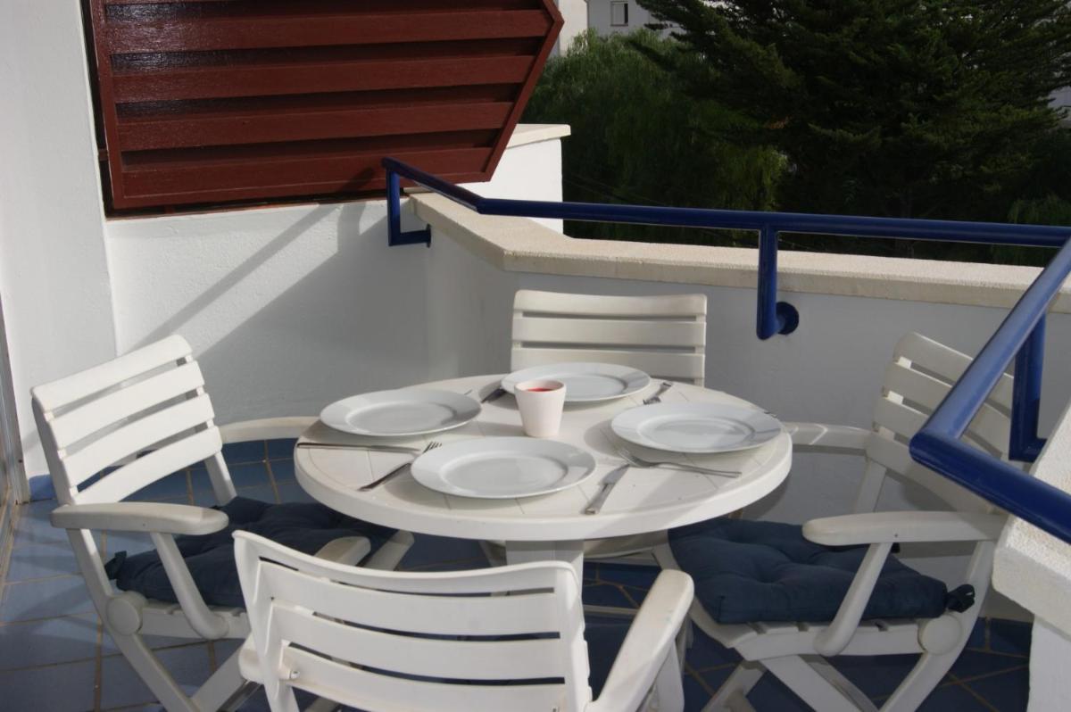 VINYET SUNSHINE 2 bed 2 bath steps from the beach - Housity