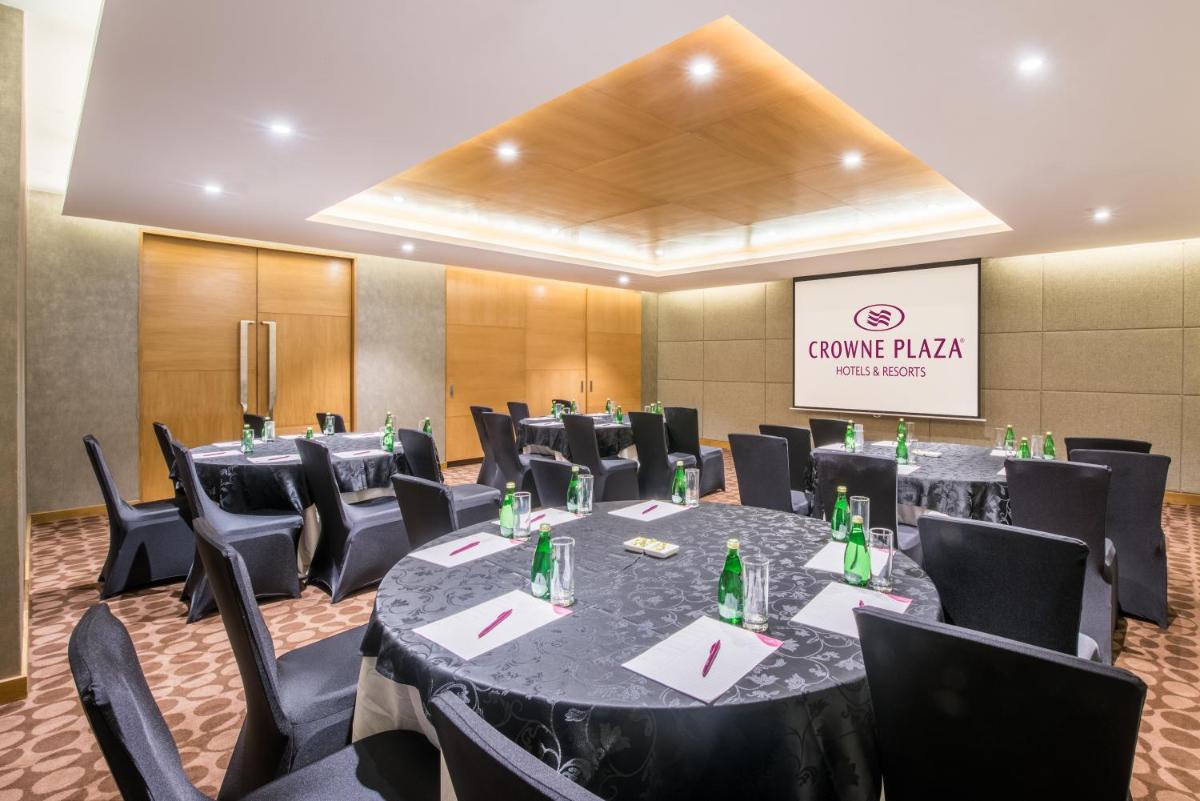 a conference room with a round table and black chairs at Crowne Plaza Ahmedabad City Centre by IHG in Ahmedabad