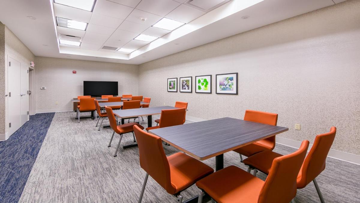 Holiday Inn Express Gatlinburg Downtown, an IHG Hotel - Housity