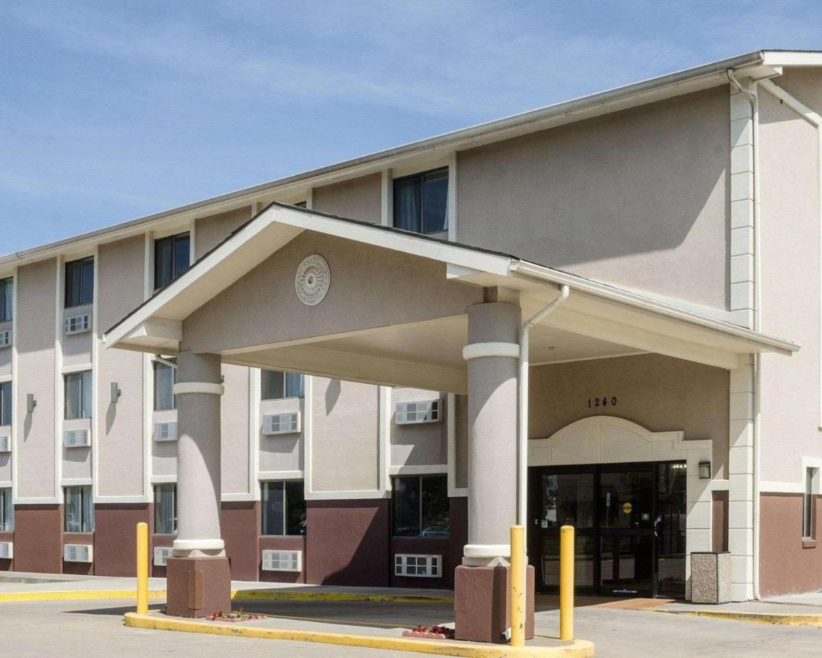 Quality Inn I-70 at Wanamaker - Housity