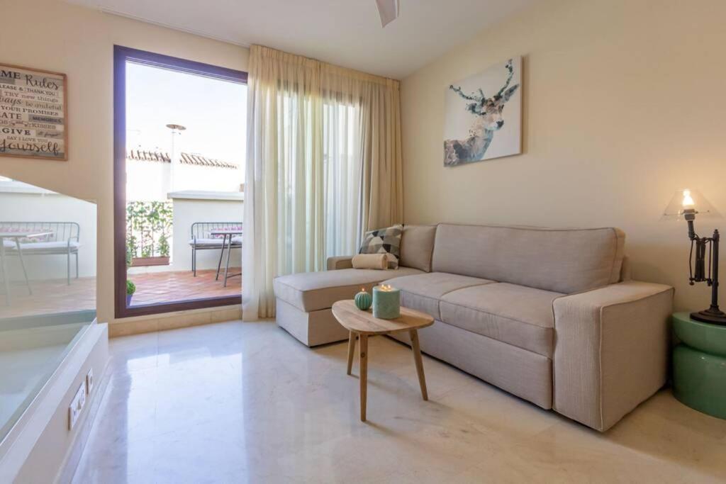 Lumbreras Deluxe Suite by Valcambre - Housity