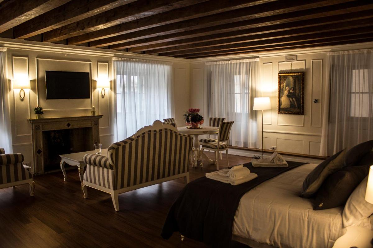 Cavour44 - Palazzo Canossa - Housity