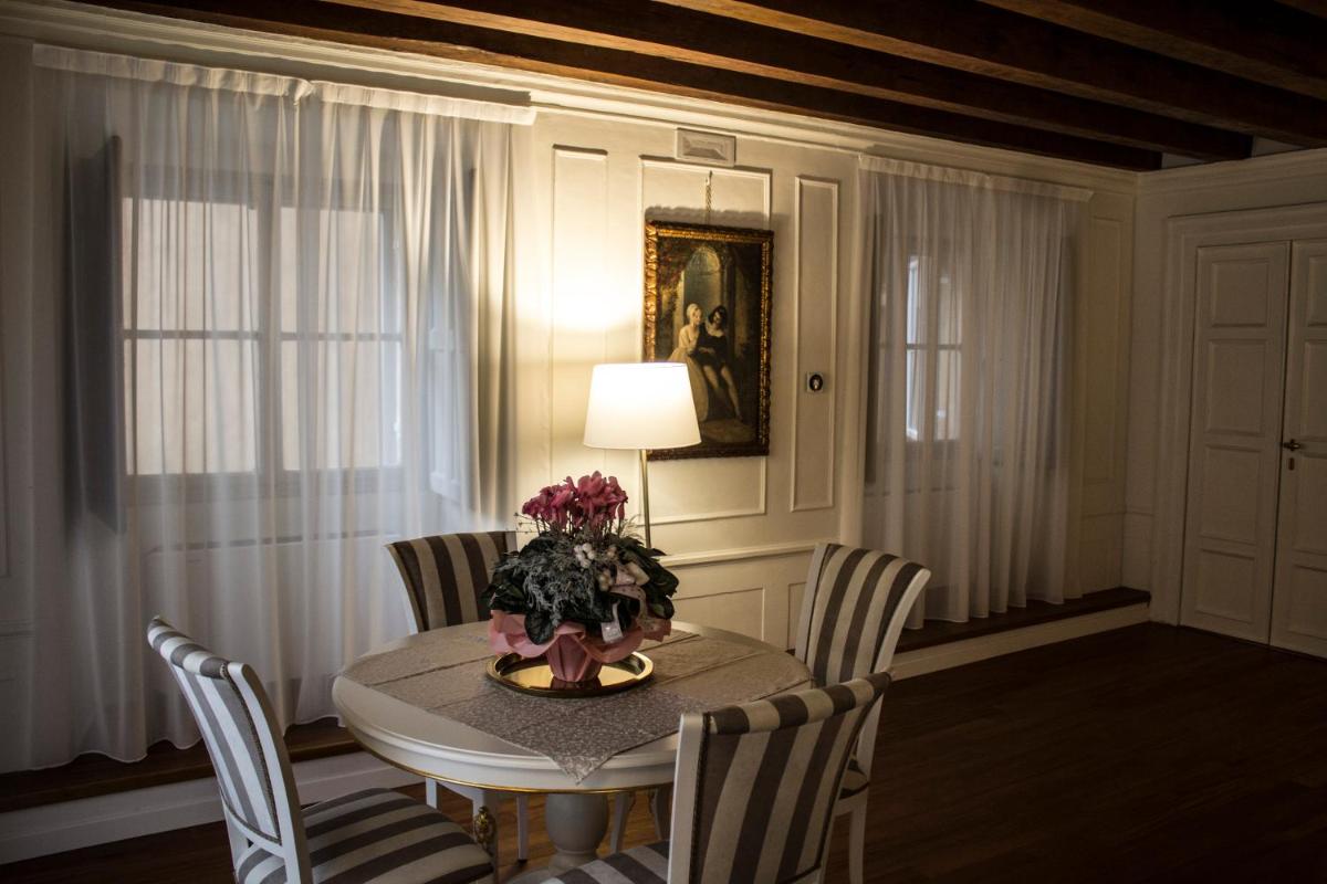 Cavour44 - Palazzo Canossa - Housity