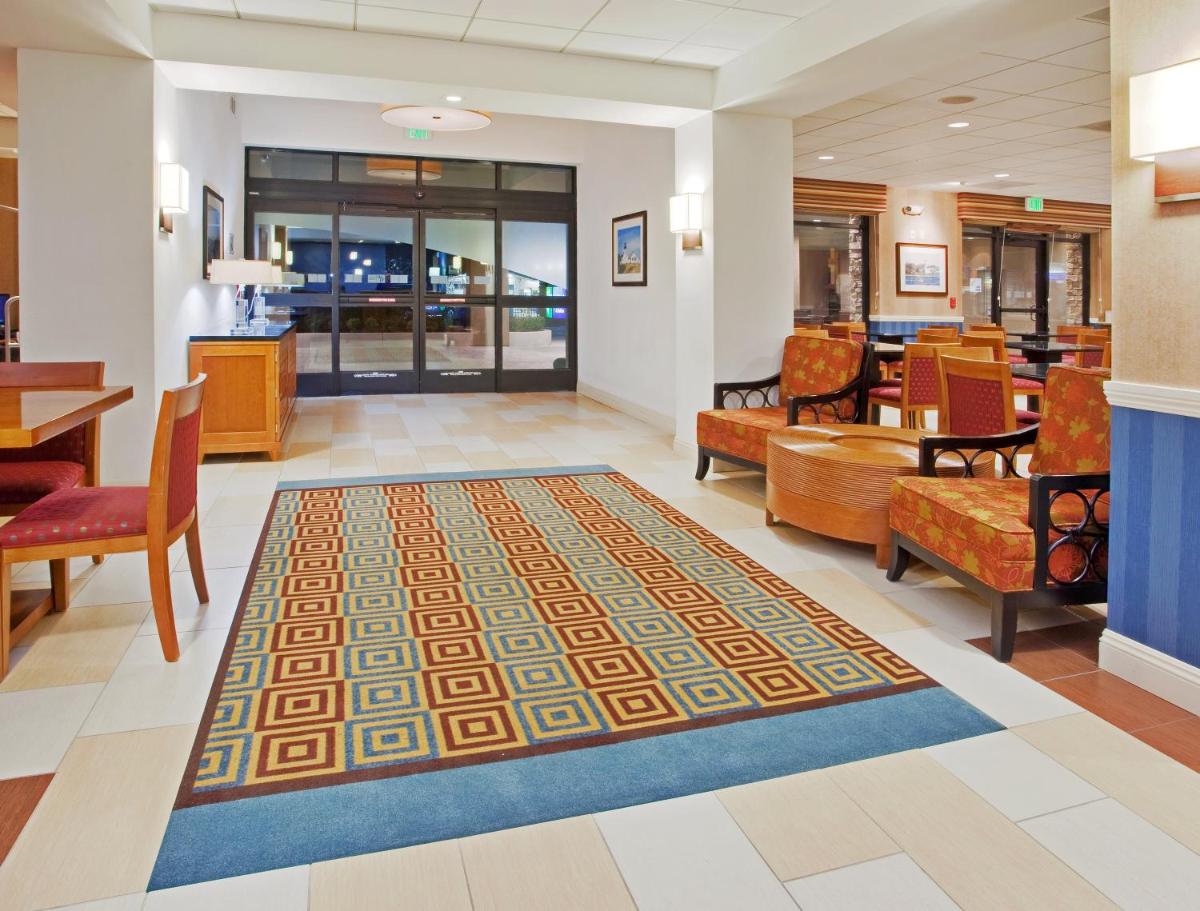 Holiday Inn Express Hotel & Suites Santa Cruz, an IHG Hotel - Housity