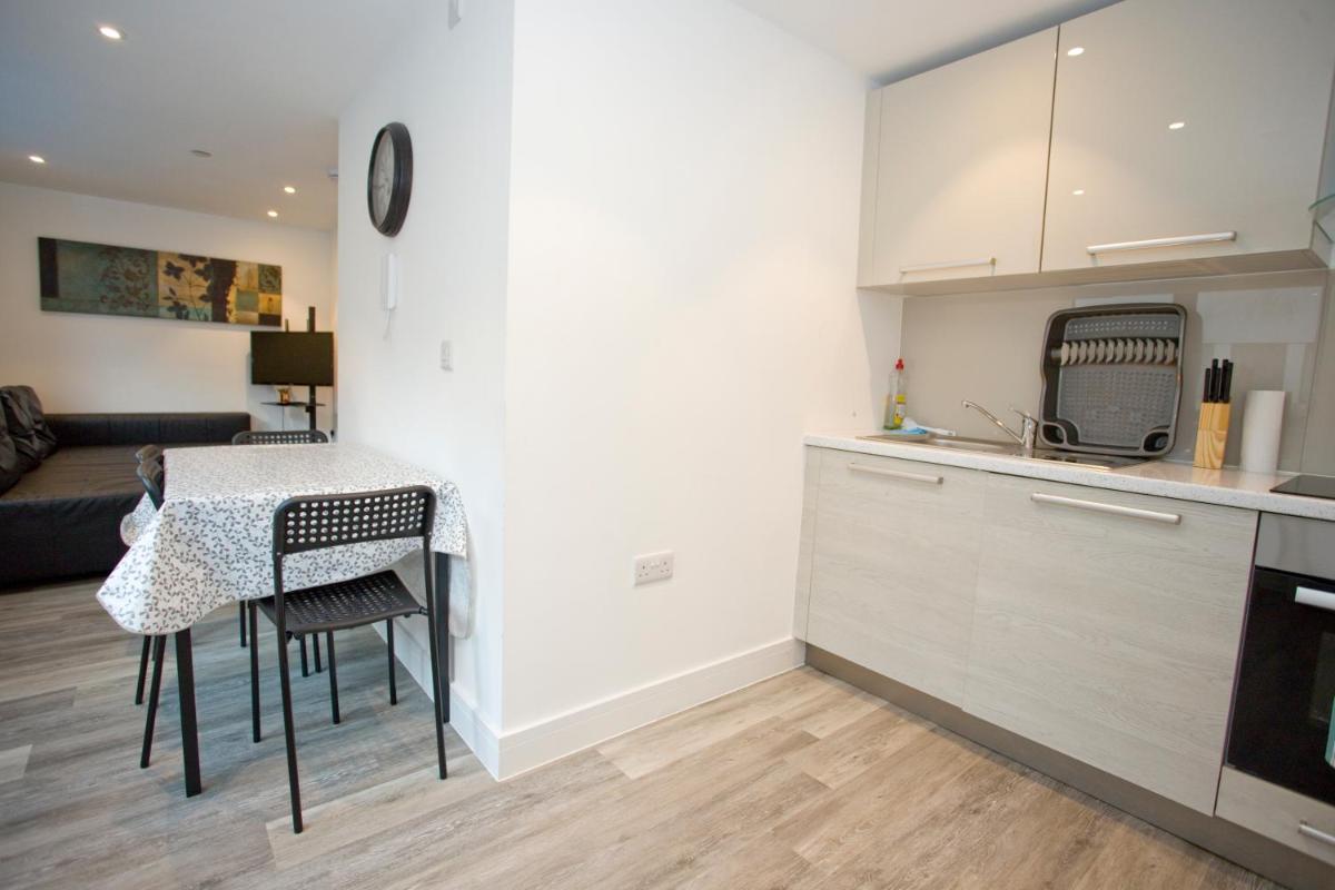 8 Compass Point - Housity