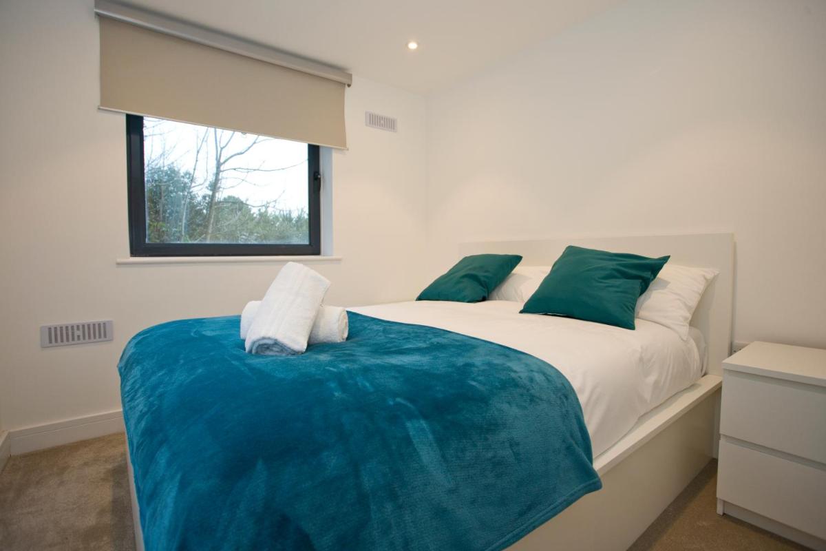 14 Compass Point - Housity