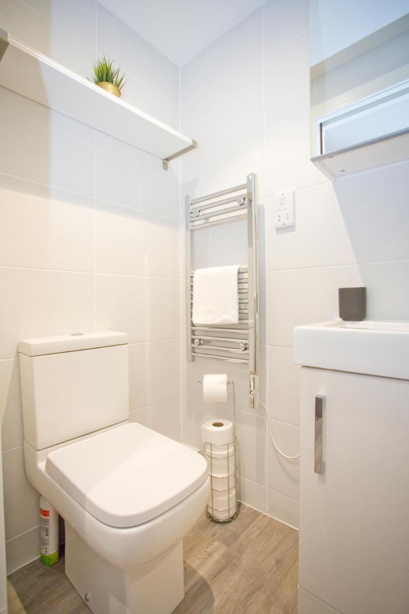14 Compass Point - Housity