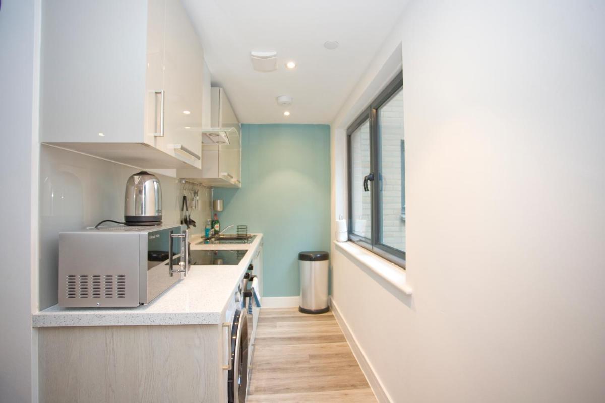14 Compass Point - Housity