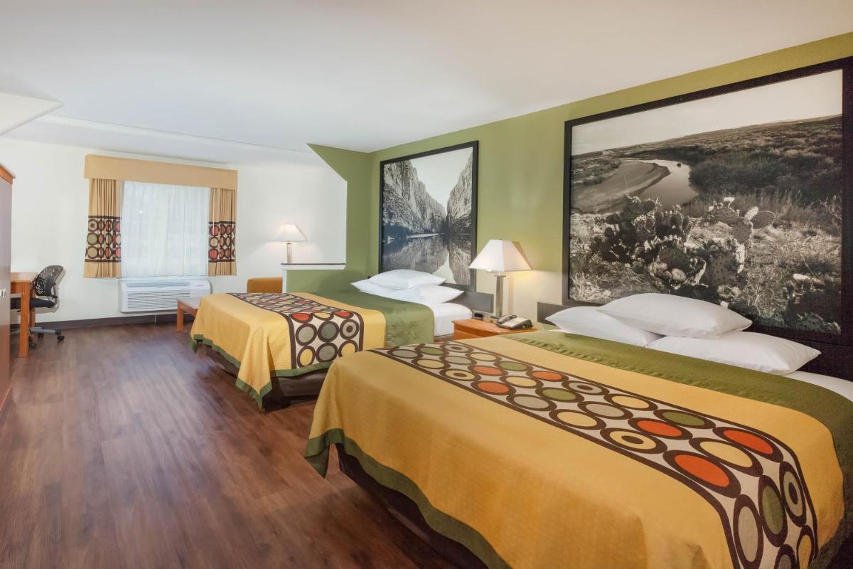 Super 8 by Wyndham Beaumont I-10 College St - Housity