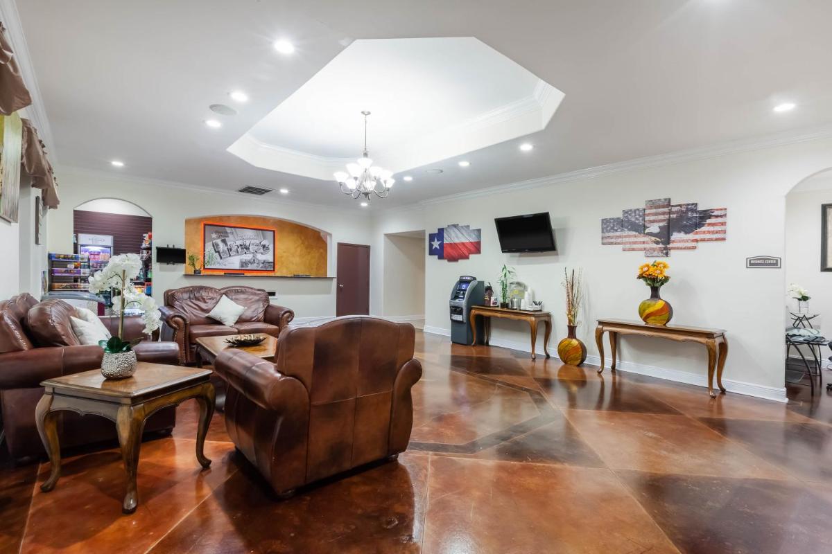 Super 8 by Wyndham Beaumont I-10 College St - Housity