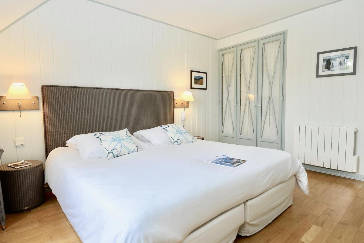 Un ou plusieurs lits dans un hébergement de l'établissement La Désirade - Hôtel, Spa & Restaurant