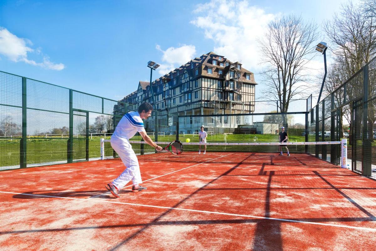 Tennis ou squash au sein de l'hôtel ou à proximité