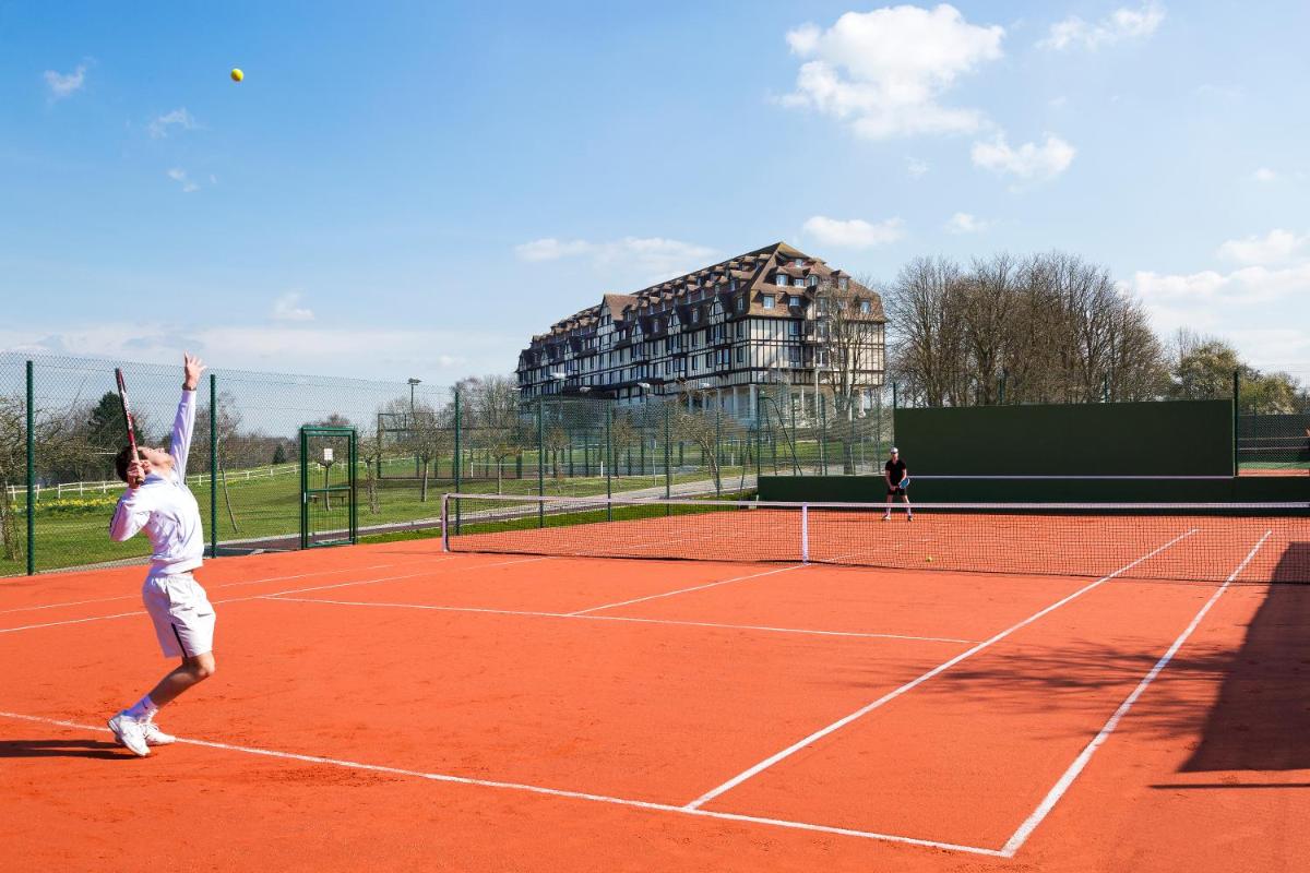 Tennis ou squash au sein de l'hôtel ou à proximité