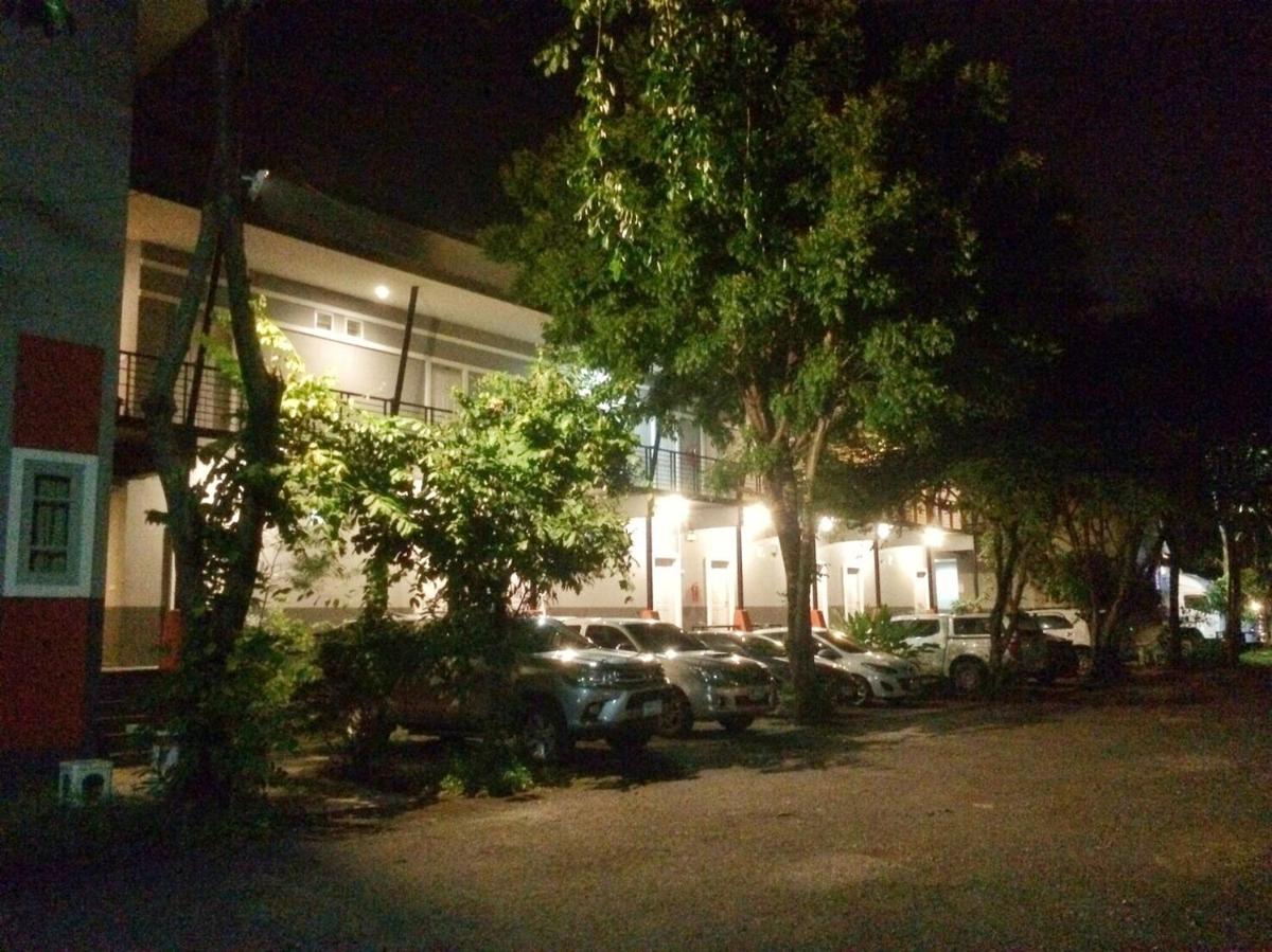 บ้านพระจันทร์ รีสอร์ท - Housity