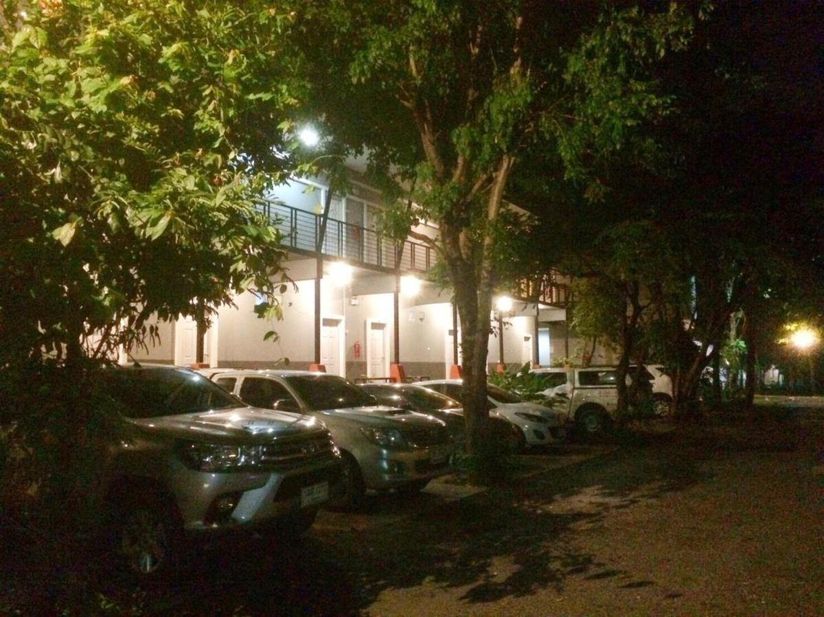 บ้านพระจันทร์ รีสอร์ท - Housity