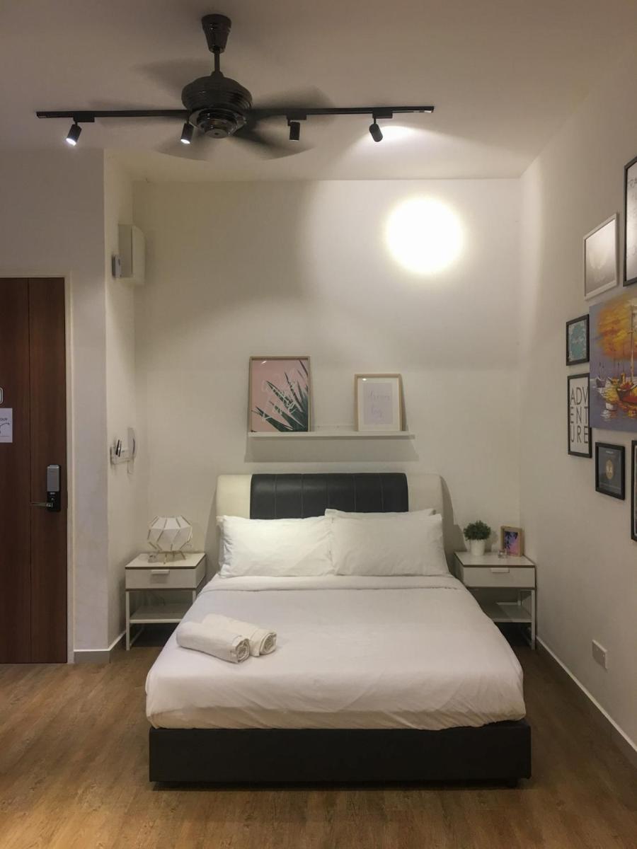 Zayah Homestudio near Bukit Jalil / Mines - Hizvo