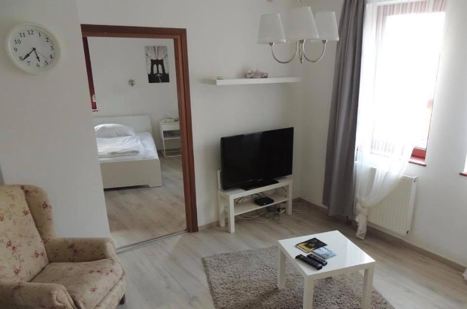 Ramp- Art Apartment - Housity