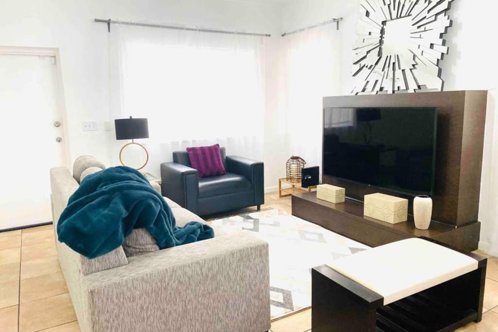 Xanadu Villas - 3 Bedroom House or 2 Bedroom Apartment - Housity