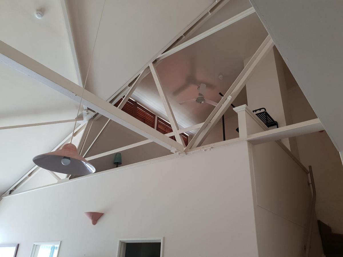 Suitetrails - Granita's - 2 bedroom converted South Fremantle warehouse apartment