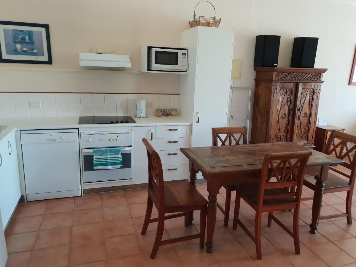 Granita's - 2 bedroom converted South Fremantle warehouse apartment - Housity