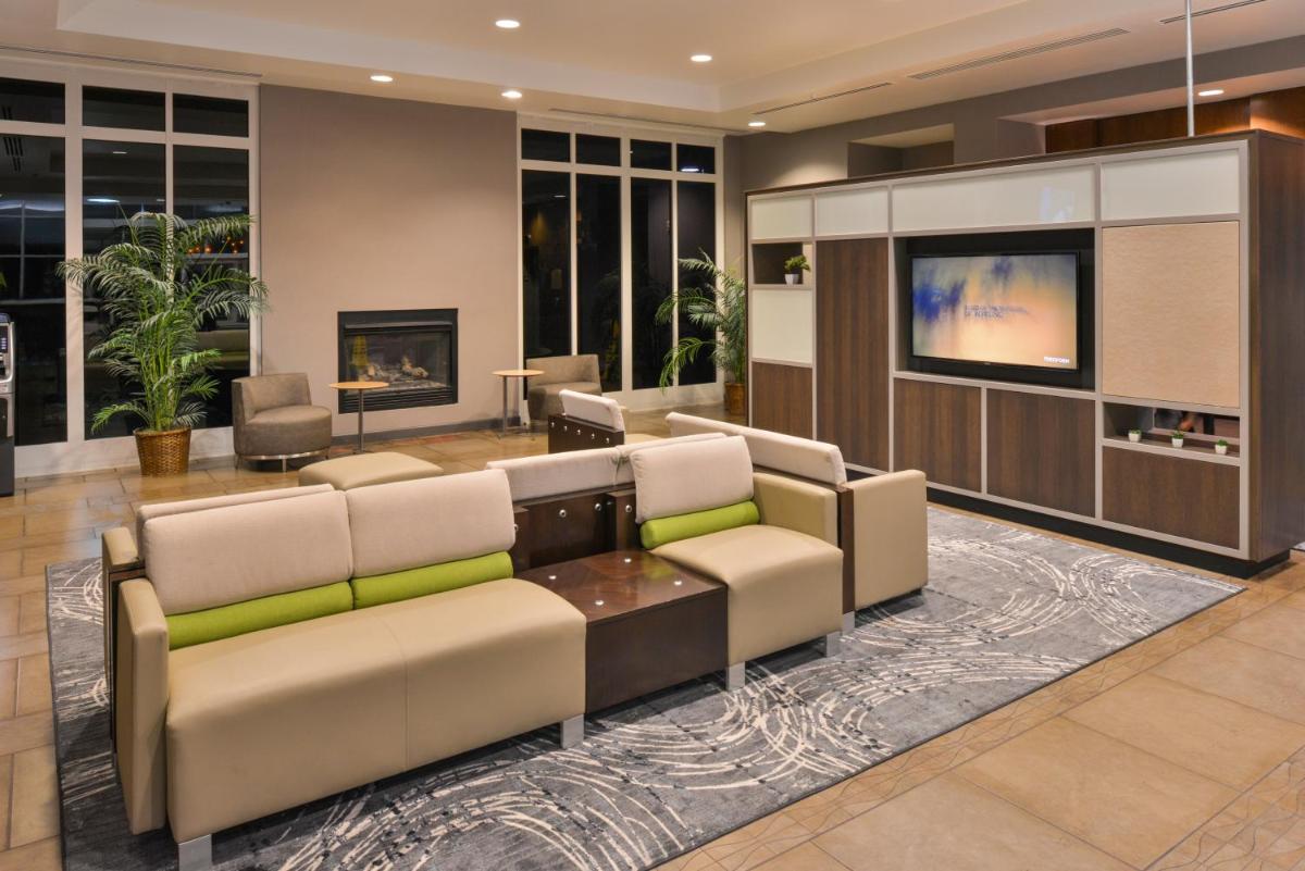 Holiday Inn Kansas City Airport, an IHG Hotel - Housity