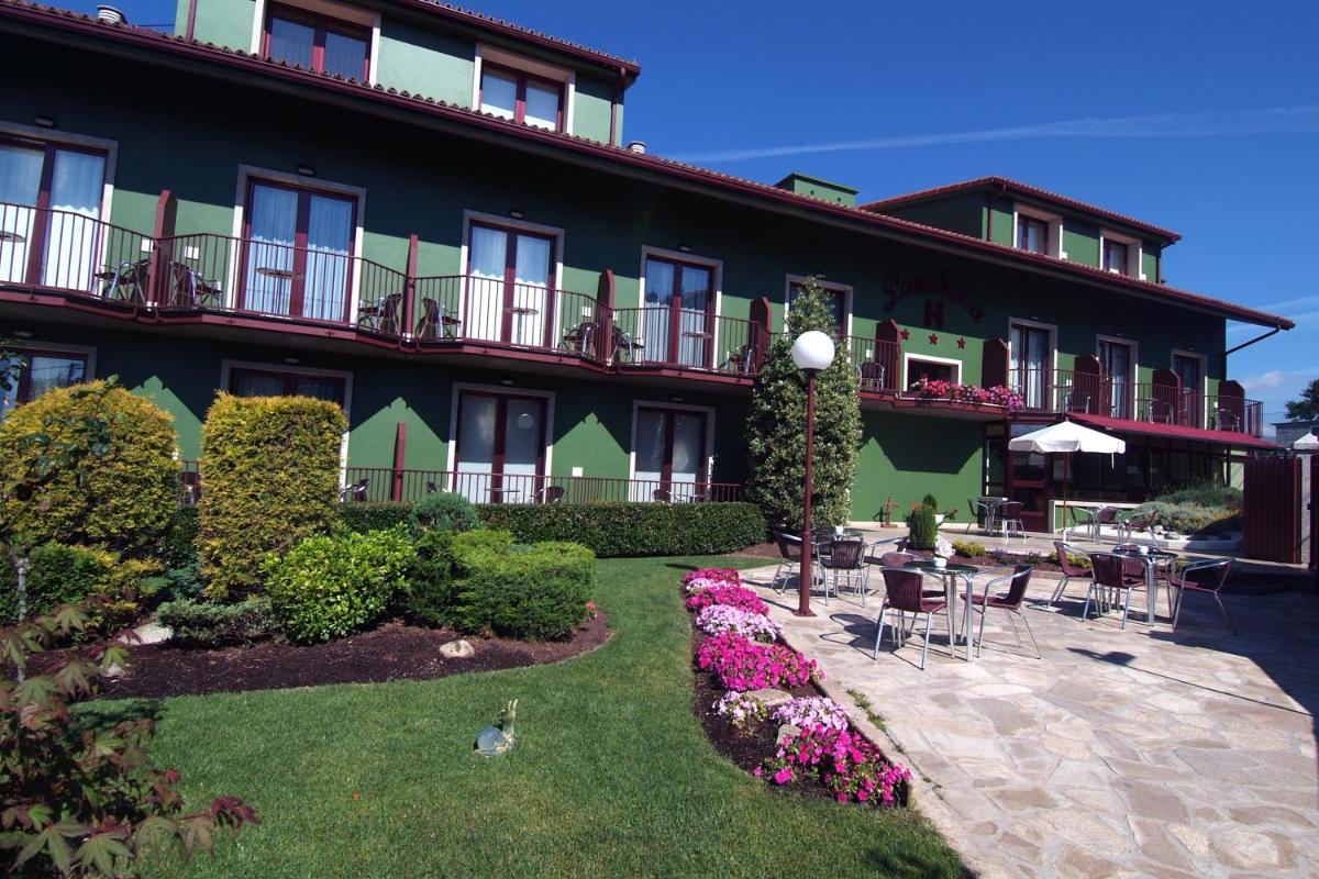 Hotel Lombiña - Housity