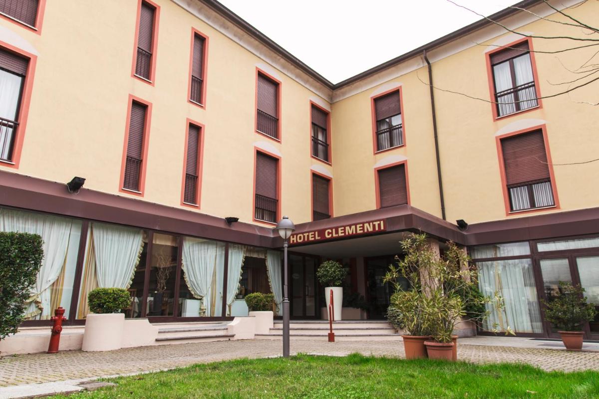 Hotel Clementi - Housity
