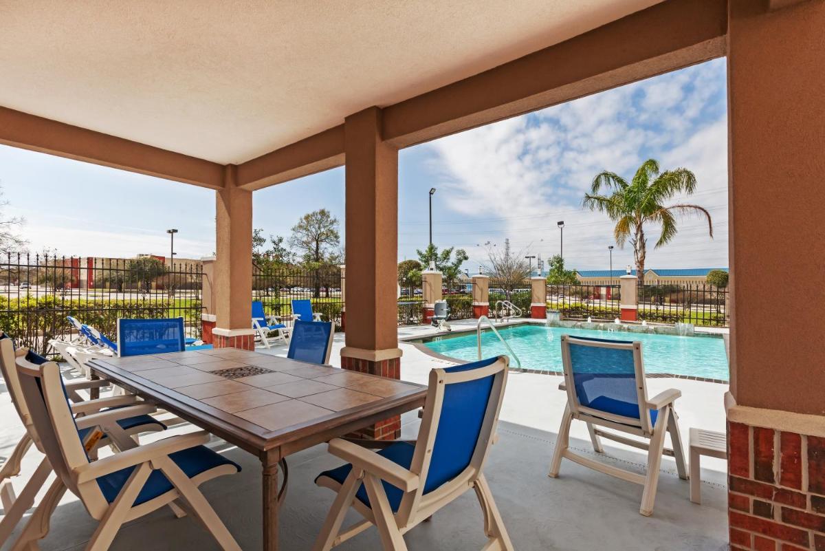 Holiday Inn Express & Suites Houston East by IHG - Housity