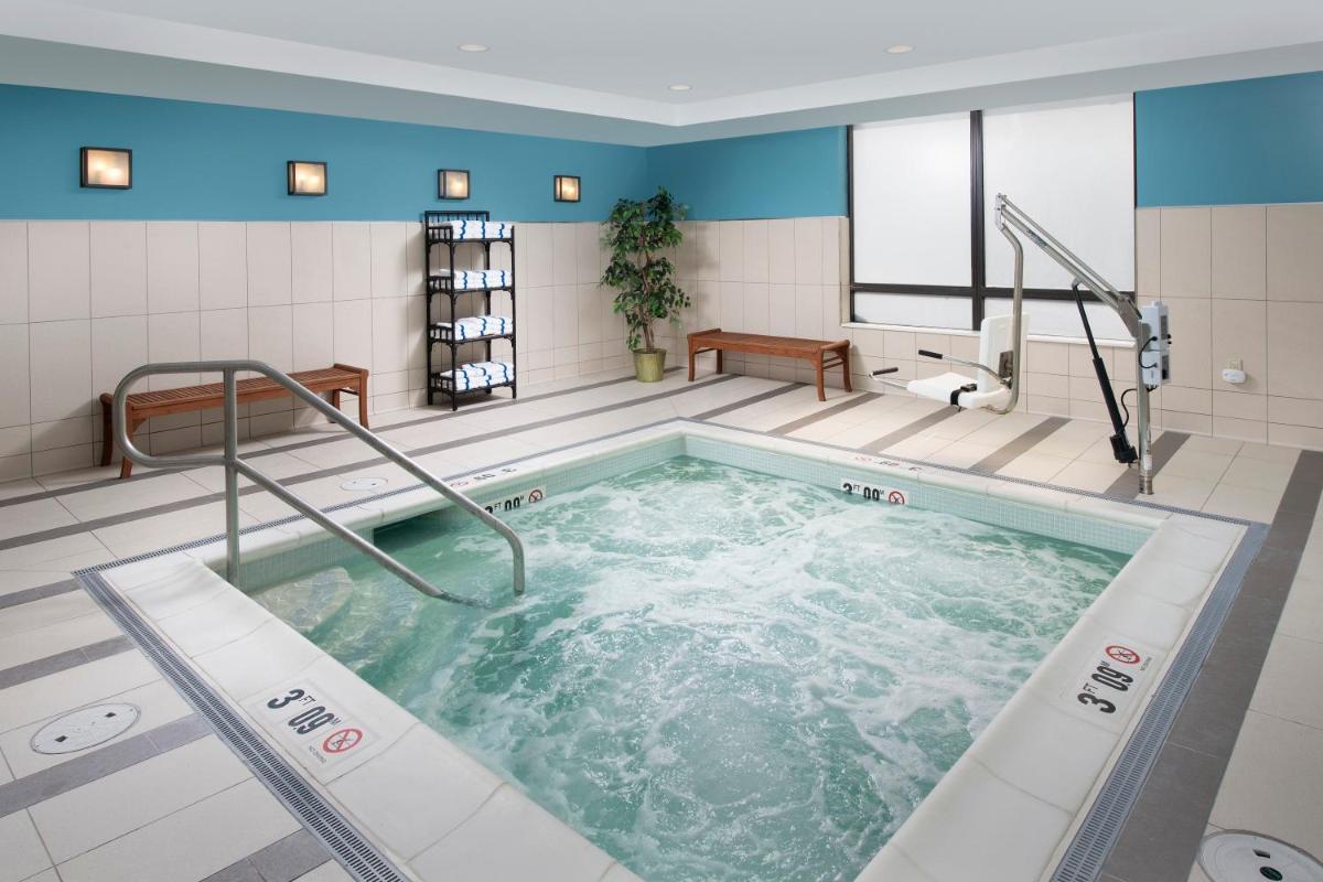 Holiday Inn Express Boston North-Woburn by IHG - Housity