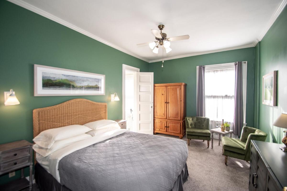 Looking Glass Inn - Housity