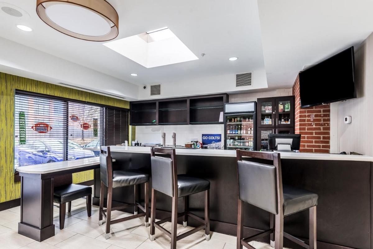 Holiday Inn - Indianapolis Downtown, an IHG Hotel - Housity