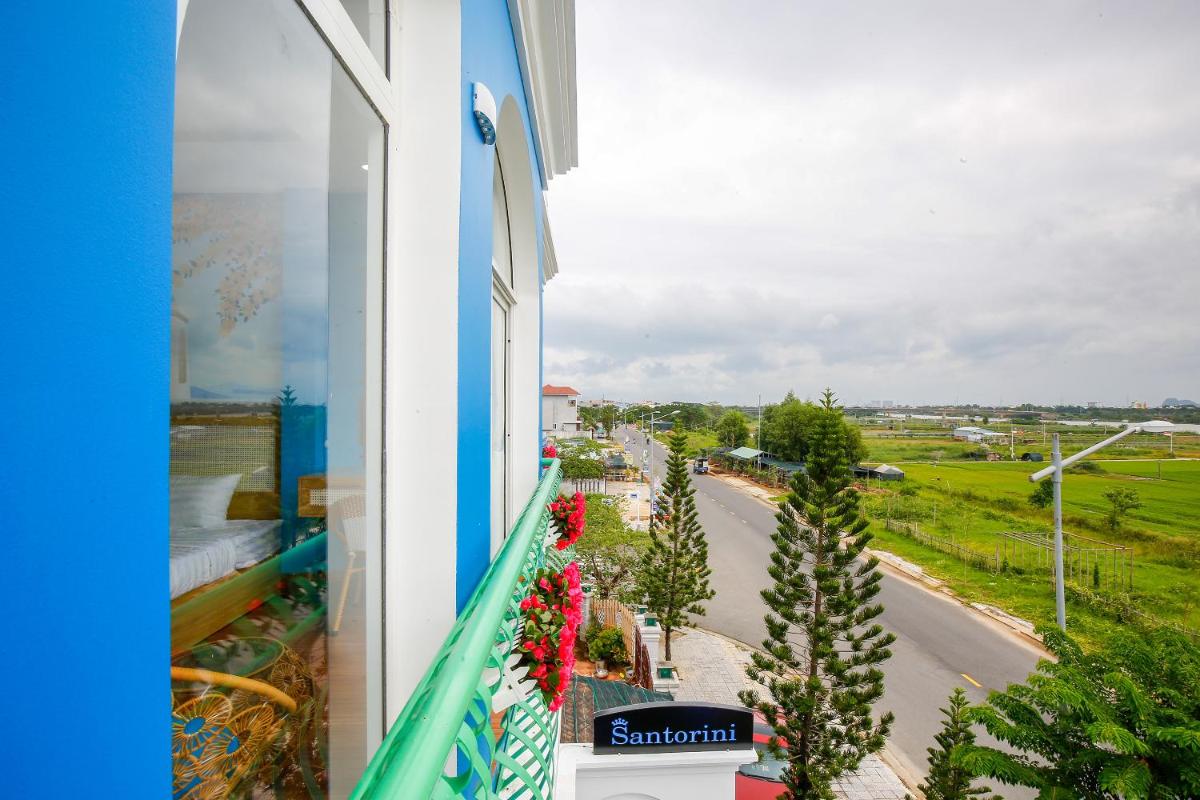 Santorini House and Coffee - Housity