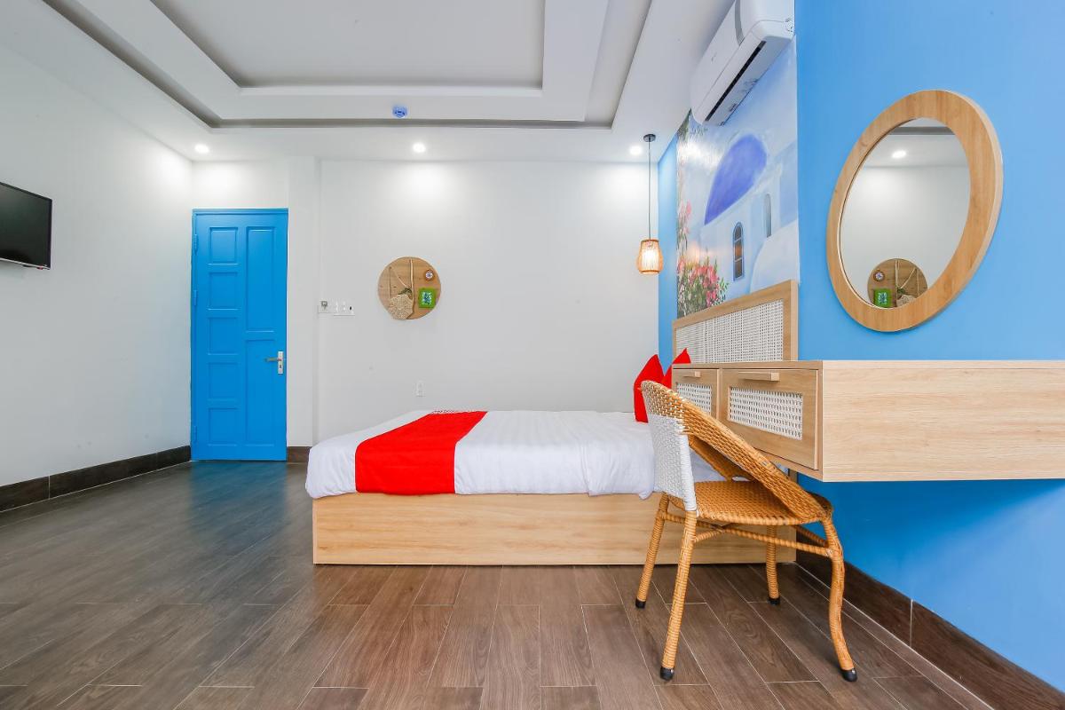 Santorini House and Coffee - Housity