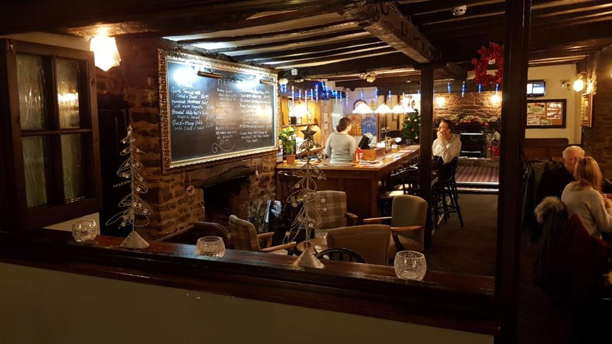 The Wheatsheaf Inn - Housity