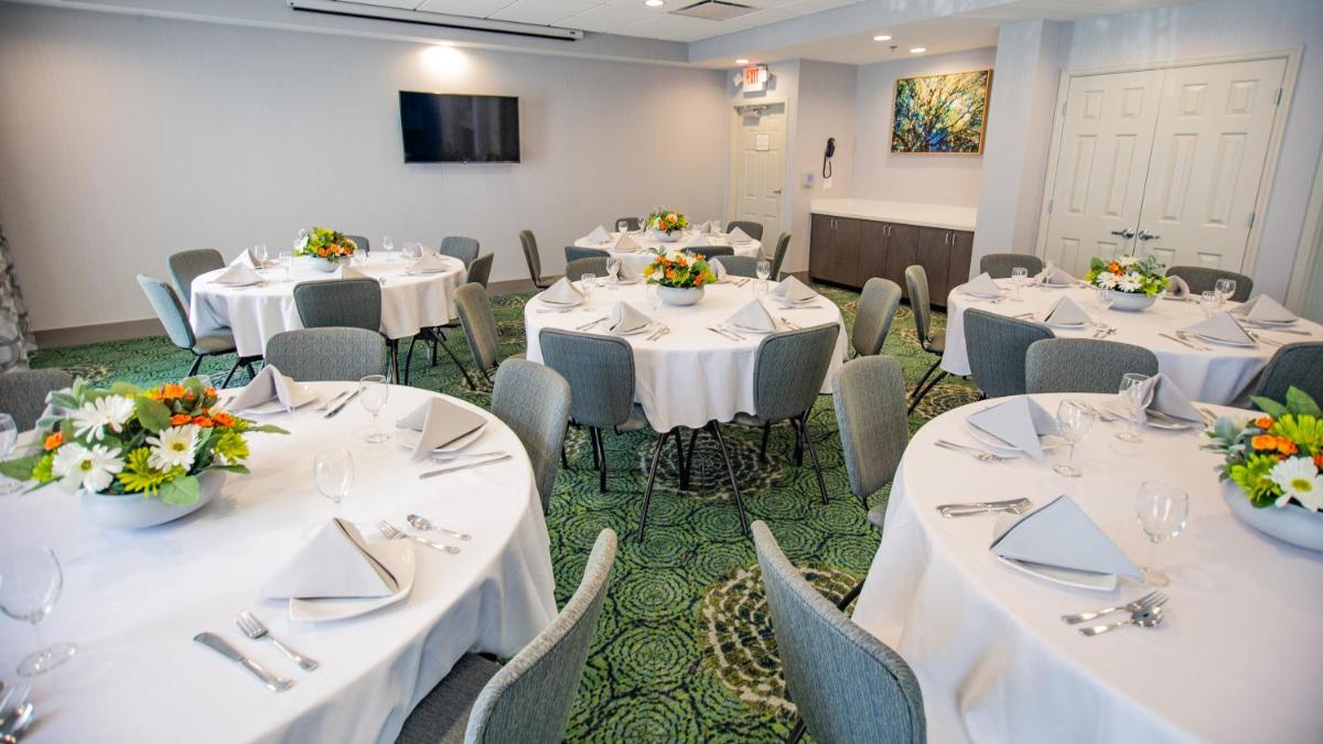 Holiday Inn Knoxville N - Merchant Drive, an IHG Hotel - Housity