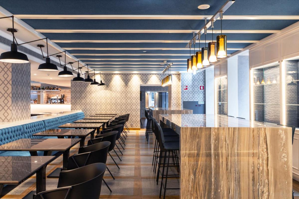 Um restaurante ou outro lugar para comer em Catalonia Porto