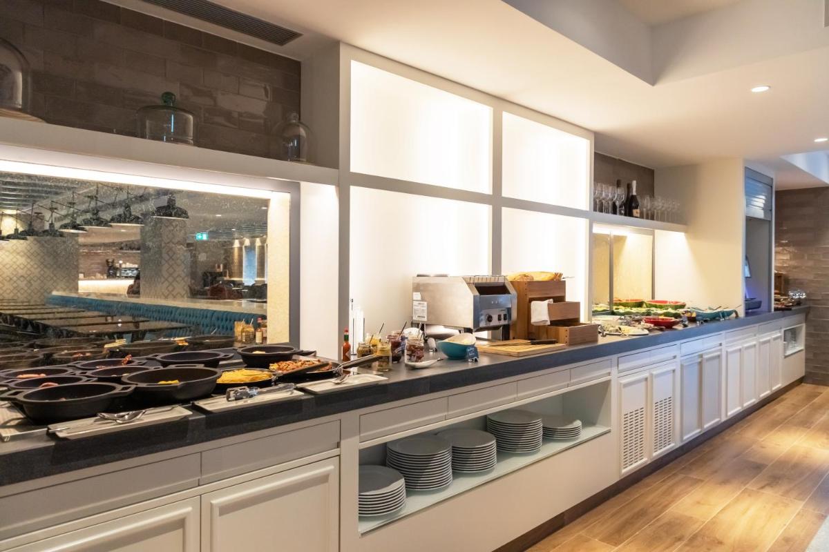 A cozinha ou kitchenette de Catalonia Porto