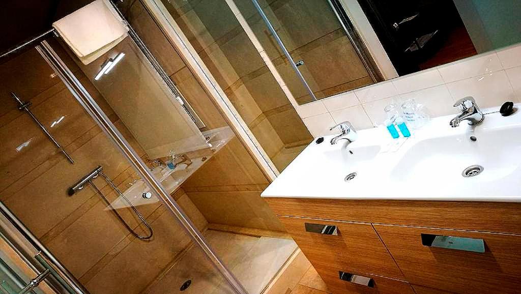 Hotel Moya - Housity