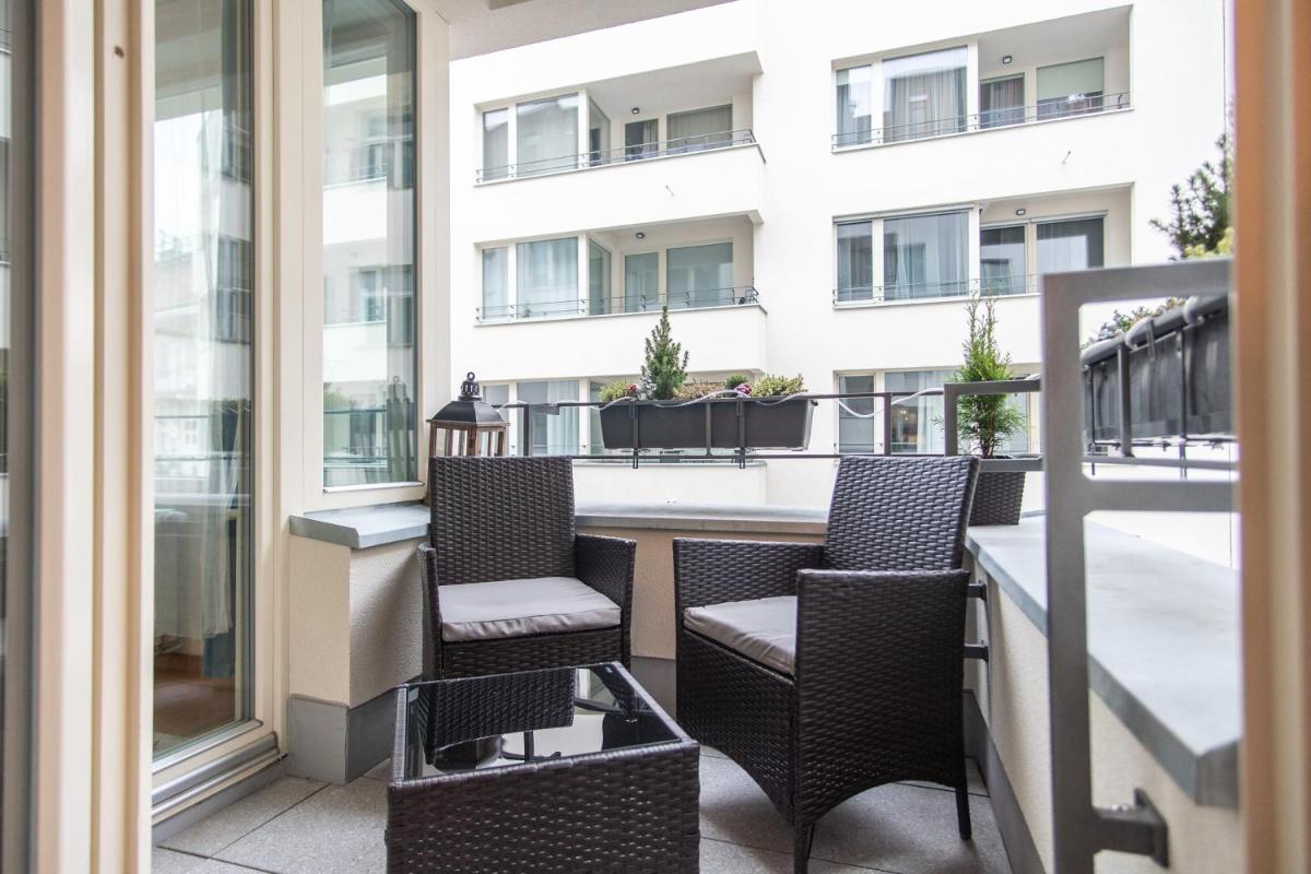 Apartment with Balcony - Housity