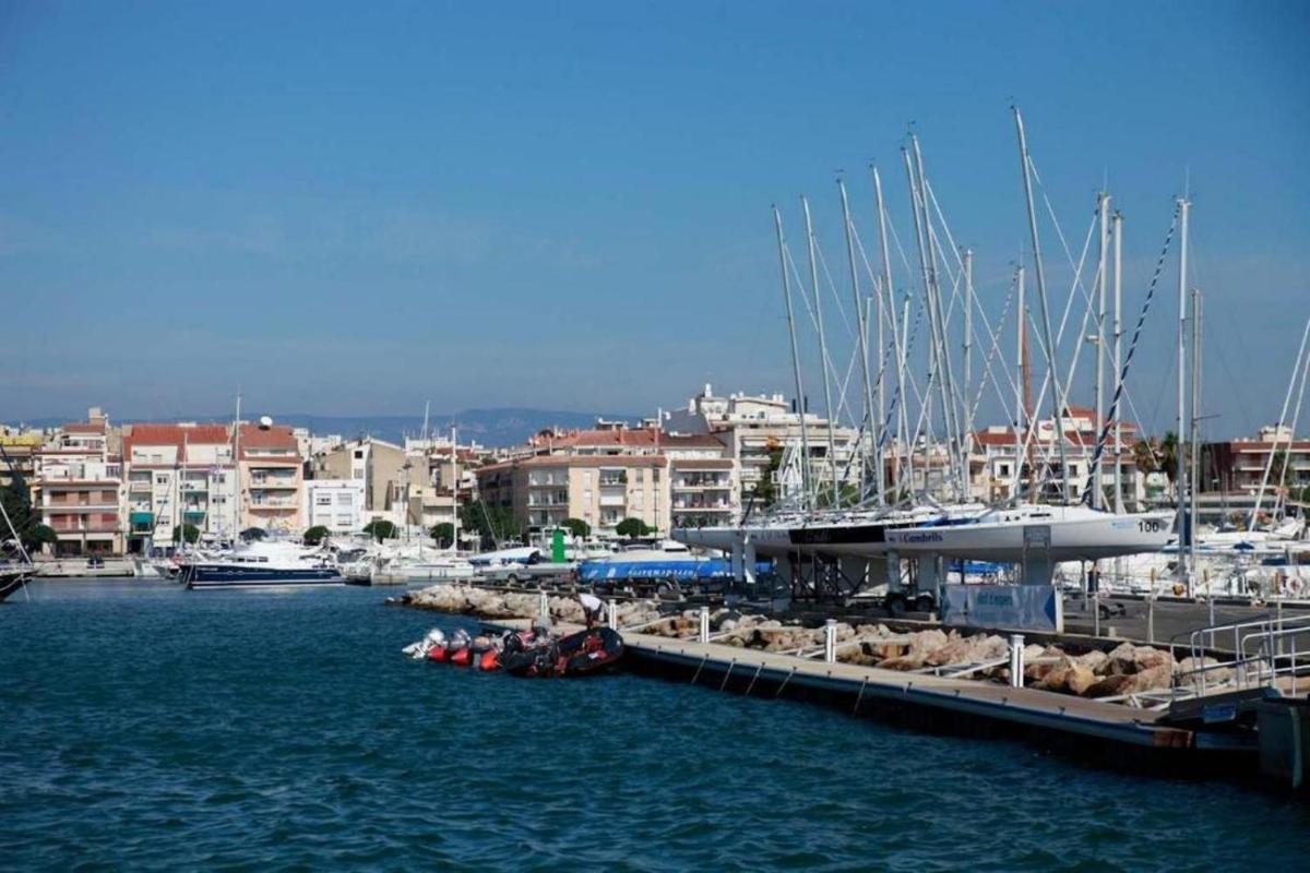 Apartamentos Port Cambrils - Housity