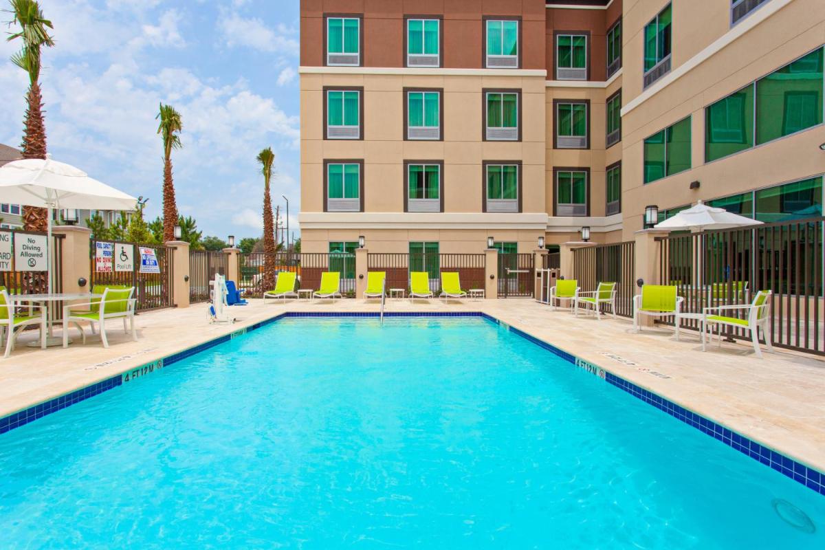 Holiday Inn Express & Suites Houston S - Medical Ctr Area by IHG - Hizvo