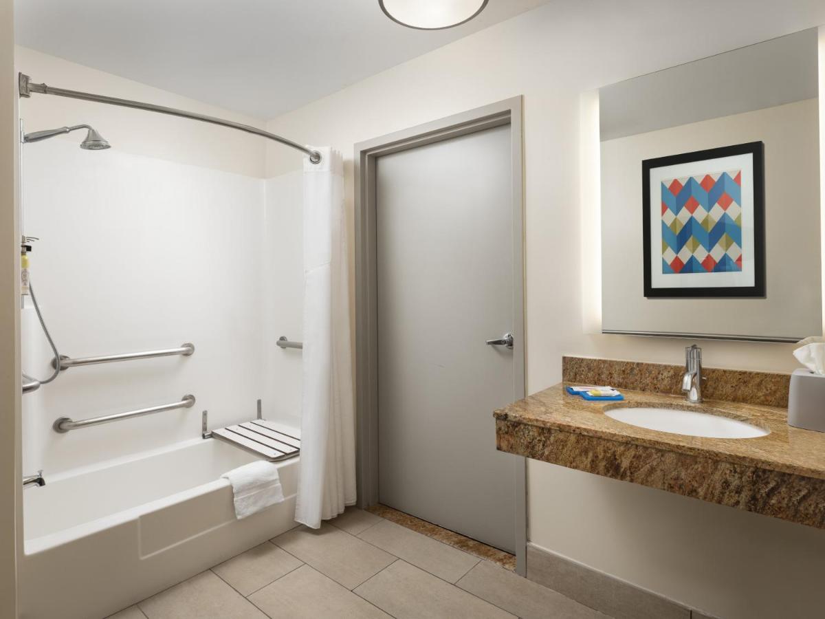 Holiday Inn Express Hotel & Suites Belmont, an IHG Hotel - Housity